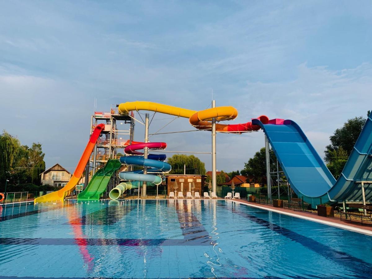 Barack Thermal & Natura Apartments Tiszakecske Exterior photo