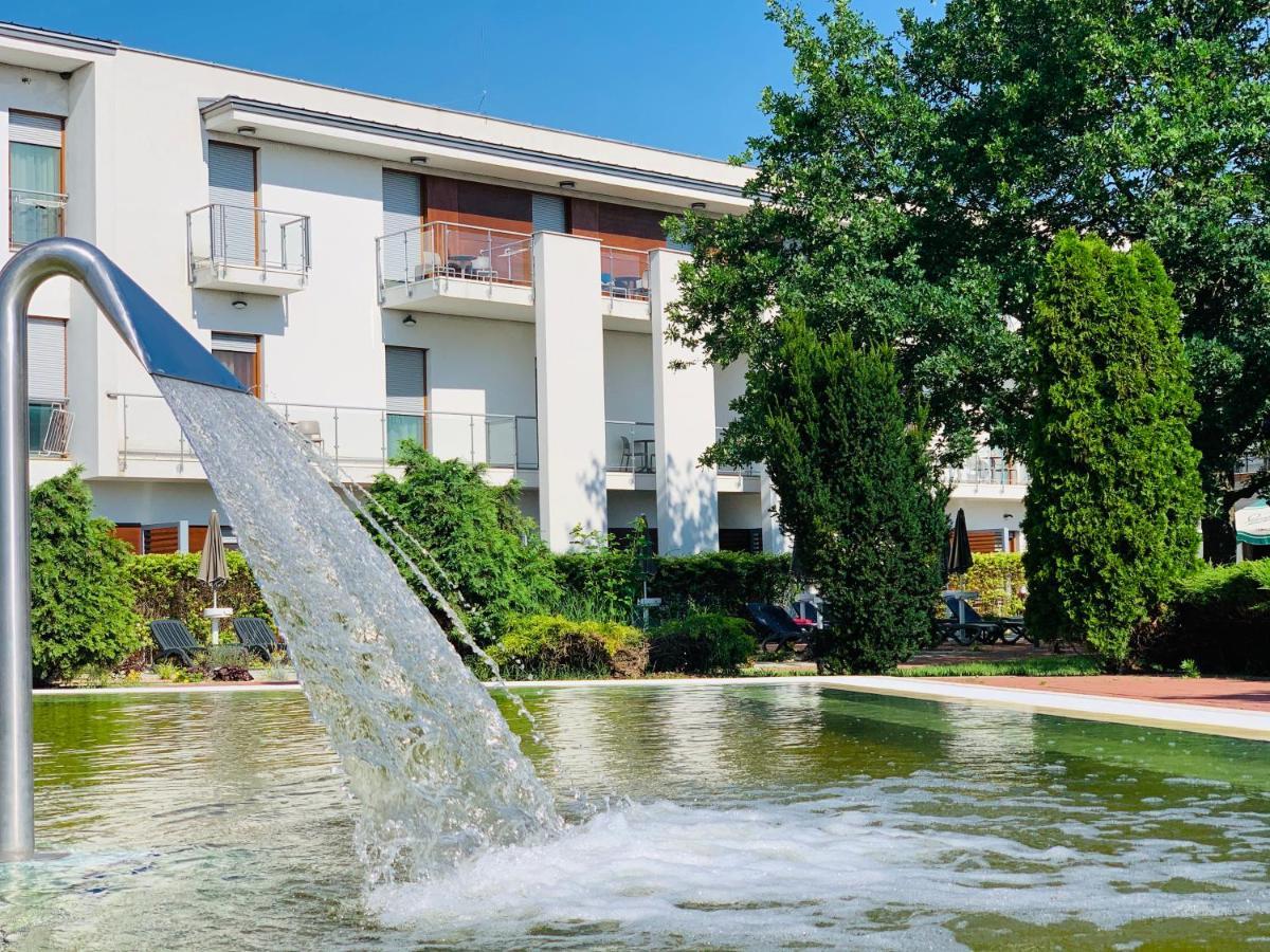Barack Thermal & Natura Apartments Tiszakecske Exterior photo