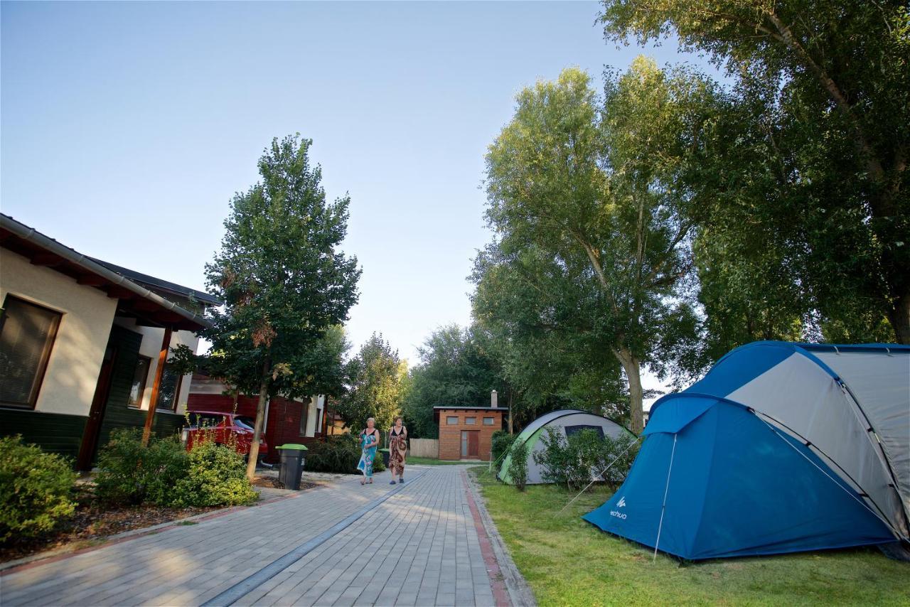 Barack Thermal & Natura Apartments Tiszakecske Exterior photo